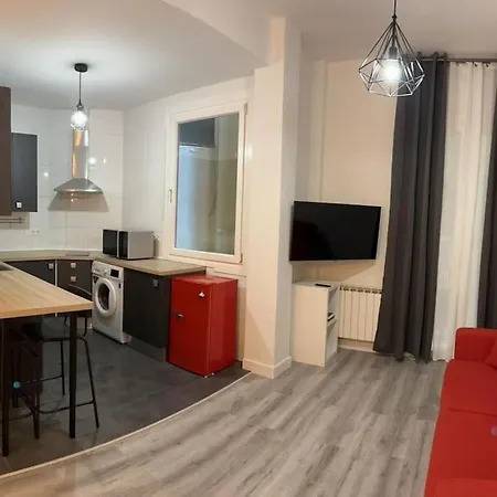 Coqueto Con Garaje Al Lado De La Playa Сан-Себастьян