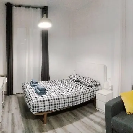 Coqueto Con Garaje Al Lado De La Playa *